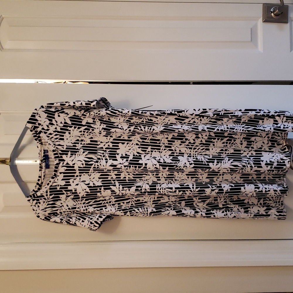 APT.9 short sleeve dress black and white stripes with white flowers, size Large